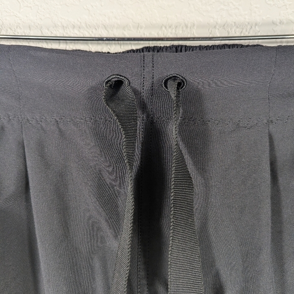 Lululemon Women’s Black Nylon Drawstring Athleisure Cuffed Shorts - Picture 3 of 7